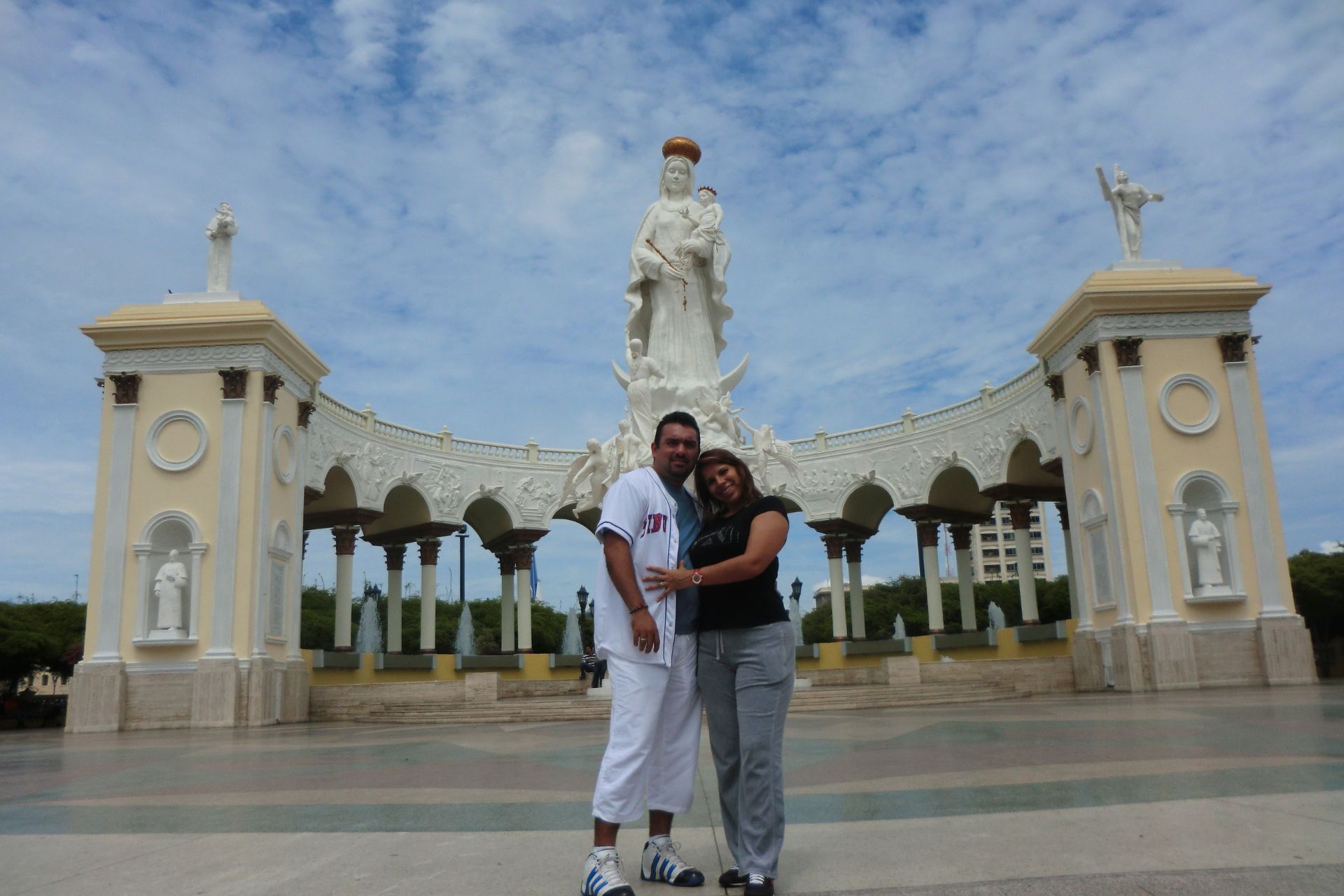 Maracaibo, Monumento a La Chinita