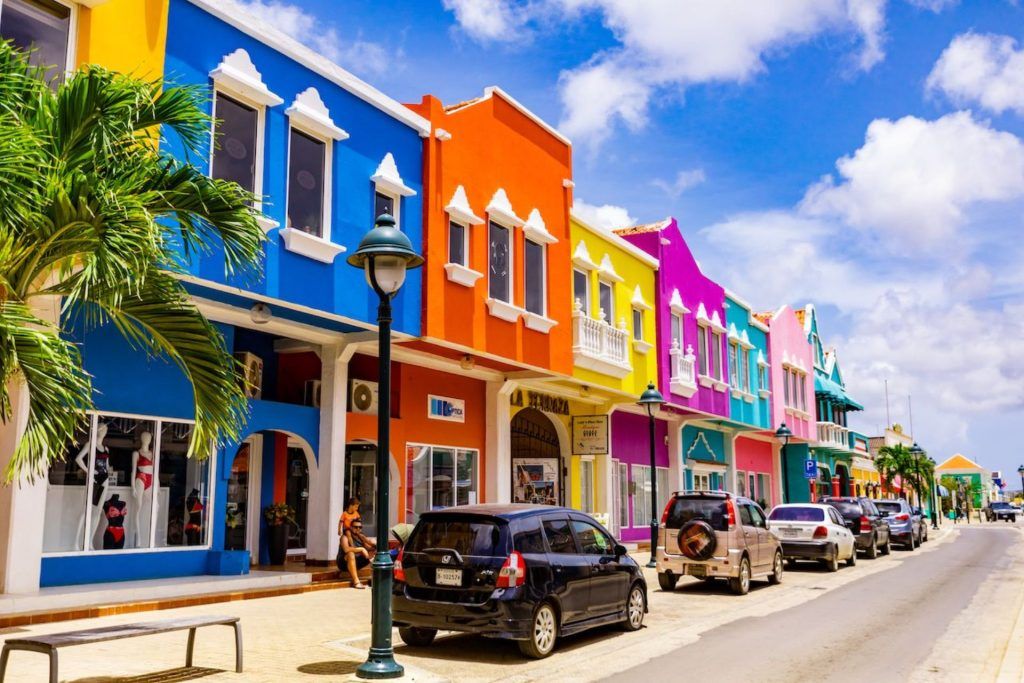 Edificios multicolores en Bonaire