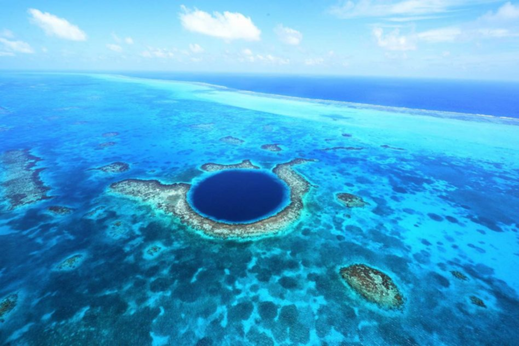 Laguna natural Hoyo Azul en Punta Cana.